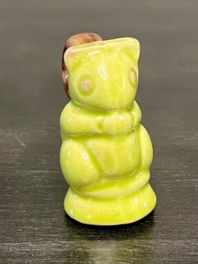 VTG Ceramic Squirrel Pie Bird Vent Funnel Chartreuse Swirled Tail Kitschy Retro
